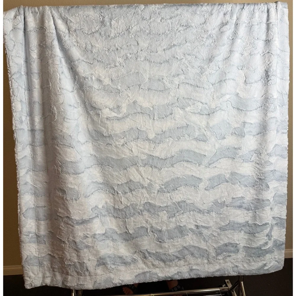 Minky Mamas 58x51 Throw Blanket Light Blue Reversible Rose Wave Plush Heavy